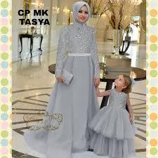 Secara umum hingga saat ini, ada banyak sekali model baju kebaya brokat terbaru ada yang model baju atasan kebaya dan ada juga yang model baju dress kebaya yang terbuat dari bahan brokat. Jual Gamis Brokat Couple Ibu Anak Terbaru Lazada Co Id