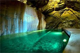 Ecco perché, pur trovandosi sul versante pisano, i bagni di pisa sorgono più o meno a metà strada fra le due città d'arte. Bagni Di Pisa