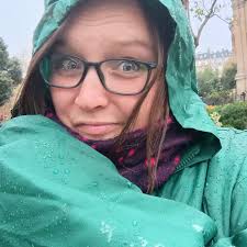 It's snowing in Paris 🌨️😜😎