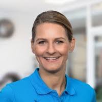 Selina Bender's Instagram, Twitter & Facebook