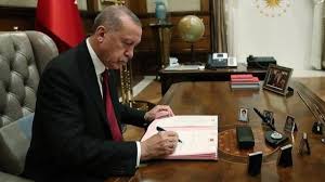 Kabine değişikliği beklentisi erdoğan'ın, dışarıdan dayatmayla kabine değişikliği olmaz çıkışıyla ötelense de milli gazete'nin iddiasına göre, değişiklik için önemli gelişmelerin yaşandığı aktarıldı. Bouvpqf1tnvlrm