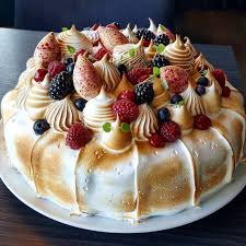 Gateau Aux Fruits Des Bois Meringue Et A La Vanille Forest Berry And Vanilla Cake Inspired By Teamalmega Patisserie Gateaux Et Desserts Patisserie Gateau