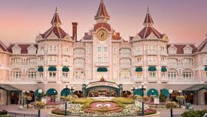 Please note that disney® parks tickets are not included in your reservation. So Wird Das Disneyland Hotel In Paris Zum Royalen Erlebnis
