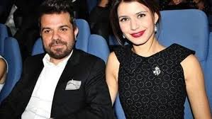 26 şubat 1984 (yaşı:37 yil, 112 gün önce). Beren Saat Ten Esi Kenan Dogulu Ya 40 Yas Hediyesi Magazin Haberleri