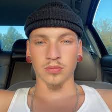 Elijah Huggins's Instagram, Twitter & Facebook