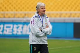 Dias após a demissão de dunga, a seleção brasileira estava a procura de um novo treinador. Tecnica Da Selecao Feminina Pia Sundhage Observara Jogadoras Com A Volta Das Competicoes De Futebol Surto Olimpico