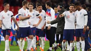 Ein individueller fehler und die englische kaltschnäuzigkeit entschieden das wichtige startspiel in der gruppe e. Englands Nationalmannschaft Ohne Offiziellen Song Zur Wm 2018