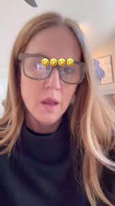 Oh how I laugh 😂 @schiaparelli