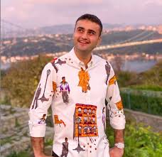 Başarılı ve genç ismin sevenlerine buradan sevindirici haberi verelim sosyal medyada bir anda oldukça fazla kişi tarafından paylaşılan haber gerçeği yansıtmıyor. Czn Burak Ozdemir Yasi Kac Nereli Oldu Mu Internet Haber