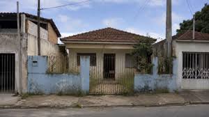 Imóveis e terrenos abandonados poderão ser tomados de donos com esta nova regra