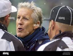 Nfl referee hi-res stock photography and images