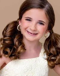 Melanie Dacus's Instagram, Twitter & Facebook