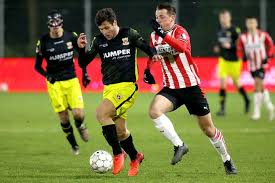 Psv voert druk op ajax op met doelpuntrijke zege op besneeuwd kasteel. Samenvatting Jong Psv Go Ahead Eagles Voetbalsamenvattingen Destentor Nl