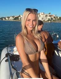 Sensual K.T. Lordahl pose on PicToCum gallery