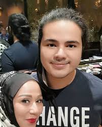 Intip 5 Potret Anak Tampan Camelia Malik yang Jarang Tersorot