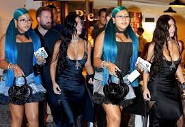 Kim Kardashian 44 ans photographiée avec sa fille de 12 ans North West, à Rome Italie 🇮🇹😱