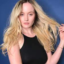 Are you a blonde looking for a change? All Things Beachy Hair From Waves To Blonde Beach Color