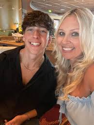 Hey all! My name's Nic and I am a U of A student with an internship in  Phoenix for the summer. I am looking to find somewhere to live for two  months (