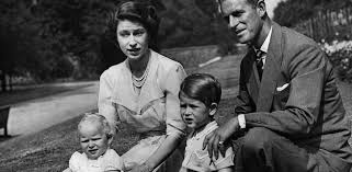 El príncipe de gales, de 71 años, tuvo que aislarse siete días en su residencia de birkhall, en escocia, tras dar positivo, pero sus síntomas. La Triste Ninez Del Principe Carlos
