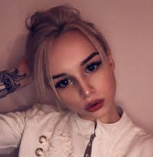 Дина саева на шоу карины кросс и артура бабича. Diana Shurygina Gotovitsya K Plasticheskoj Operacii Starhit Ru