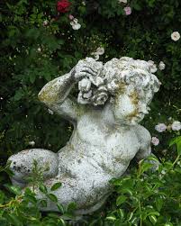 Ich Liebe Steinfiguren Sie Fugen Sich Toll In Die Umgebung Des Gartens Ein U Sind Ein Toller Blickfang Hat Jemand Einen Garten Deko Garten Steinfiguren