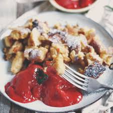 Rezept Kaiserschmarrn Mit Selbst Gemachtem Erdbeersorbet Rezept Rezepte Kaiserschmarrn Rezept Erdbeersorbet