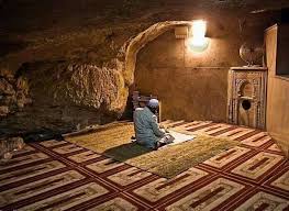 الصورة من داخل مصلى قبة الصخرة المشرفة في بيت المقدس أي قرب مسرى الرسول الأعظم صلى الله تعالى عليه وآله وسل م Mosque Art Dome Of The Rock Islam