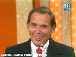 Oops! Reporter's mic falls apart while live