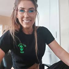 No makeup, no worries—just smiles. 🤍