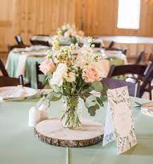 15 Wood Slices 8 To 10 Rustic Centerpieces Etsy Wedding Floral Centerpieces Wedding Table Centerpieces Flower Centerpieces Wedding