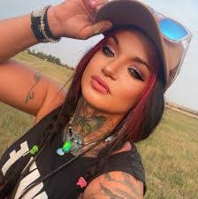 Paula Isaacson's Instagram, Twitter & Facebook