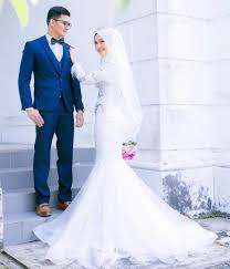Contoh baju pengantin pilihan gambar dan foto desain baju dan model gaun hijab pengantin wanita islami muslim yang syari terbaru 20162017 yang elegan cantik dan serasi khas perempuan indonesia. 21 Baju Pengantin Lelaki Menarik Tema Warna Khas Untuk Raja Sehari