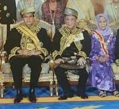 Langusng kupeluk dirinya dan kulumat bibirnya dgn buas. Sultan Selangor Adik Beradik Tautan 5