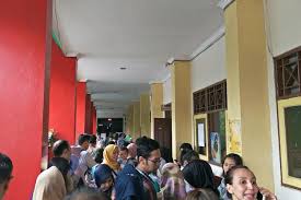 Check spelling or type a new query. Ppdb Di Smpn 115 Tebet Orangtua Murid Datang Sejak Pukul 04 00 Halaman All Kompas Com