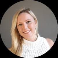 Carley Flores's Instagram, Twitter & Facebook