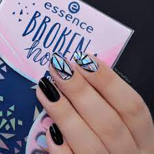 Úžasné nálepky na nehty s fascinujícími motivy a jemnými. Ahoj Kocky Nalepky Na Nehty Broken Essence Cosmetics Facebook