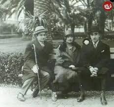 خواهر احمدشاه با همسر و یکی از برادرانش در اروپا