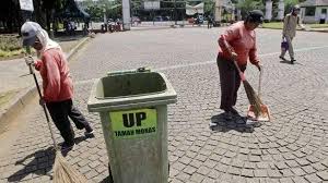 Selain itu cara menyiangi rumputnya pun menjadi lebih mudah dan praktis karena area yang tidak terlalu luas. Langgar Psbb Jakarta Siap Jadi Tukang Sapu Jalanan