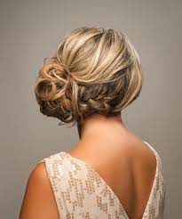 Les 30 plus belles inspirations à adopter ! Chignon Sur Le Cote 30 Modeles Pour S Inspirer J Ai Dit Oui Coiffure Coiffure Mariage Coiffure Mariee Chignon