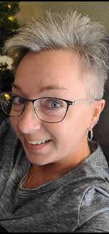 Gals/female identified/non binary folks with short hair group  photo?#pixiefocus