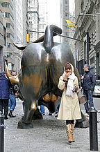 Die börse besser verstehen verstehen sie die börsennachrichten? Bulle Der New York Stock Exchange Borse Bowling Green Wall Street Manhattan New York City Usa
