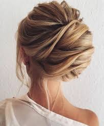 Besonders schön sehen hochsteckfrisuren übrigens zu einem kleid mit stehkragen oder generell zum spitzenkleid aus. Eine Lockere Aber Auch Elegante Hochsteckfrisur Hochsteckfrisuren Mittellang Frisur Hochgesteckt Hochsteckfrisur