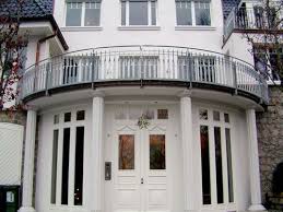 Balkongelander Fur Einen Halbrunden Balkon Moderner Zaun Vorgarten Zaun Ideen Rustikaler Zaun