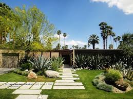 Love These Pavers For Front Yard Mid Mod In Palm Springs Front Yard Landscaping Design Modern Garden Design Modern Landscape Design Front Yard