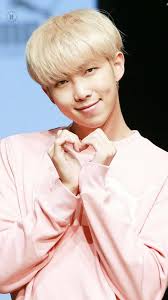 Resultado de imagem para namjin fazendo coraÃ§Ã£o