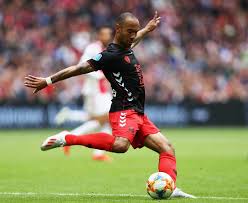 But there is reason to believe he would be on the radar of liverpool too. 90plus Leeds United Interesse An Thiago Almada Und Klaiber 90plus