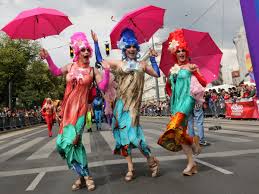 Please note that some events may be canceled in line with local government advice. Regenbogenparade Und Vienna Pride 2017 Party Mit Pinken Pumps