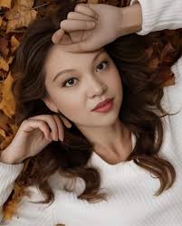 The beauty is in the eyes of the beholder"... .at ALP NAVRUZ  ...lips?eyes?hair?face ?view?.💋