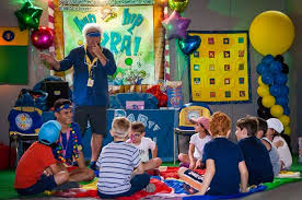 Per non perdere nemmeno un attimo in più, farcitela con ingredienti che si tagliano in fretta e che non devono. Feste Per Bambini A Domicilio Rudi L Animatore Take Away Family Welcome