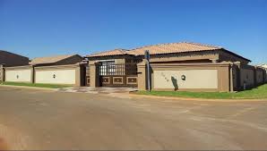 338m2 of living space spread over 4 bedrooms, 3 of which are en suite with balcony, 5 bathrooms in total, living room, kitchen, laundry and garage for 2 cars. Four 4 Bedroom House With Double Garage Available For Renting Rooms For Rent Shared 1065794370